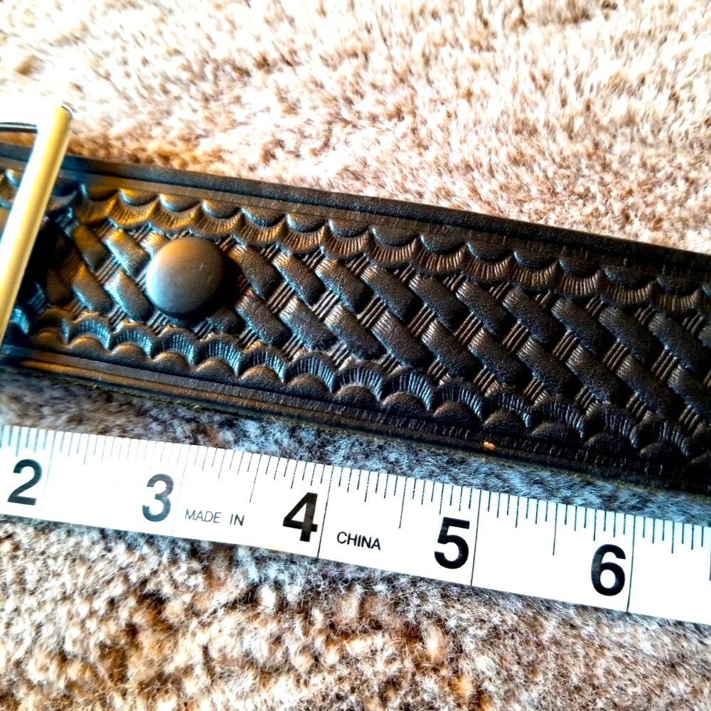 Boston leather basketweave pattern leather belt in black sz 28